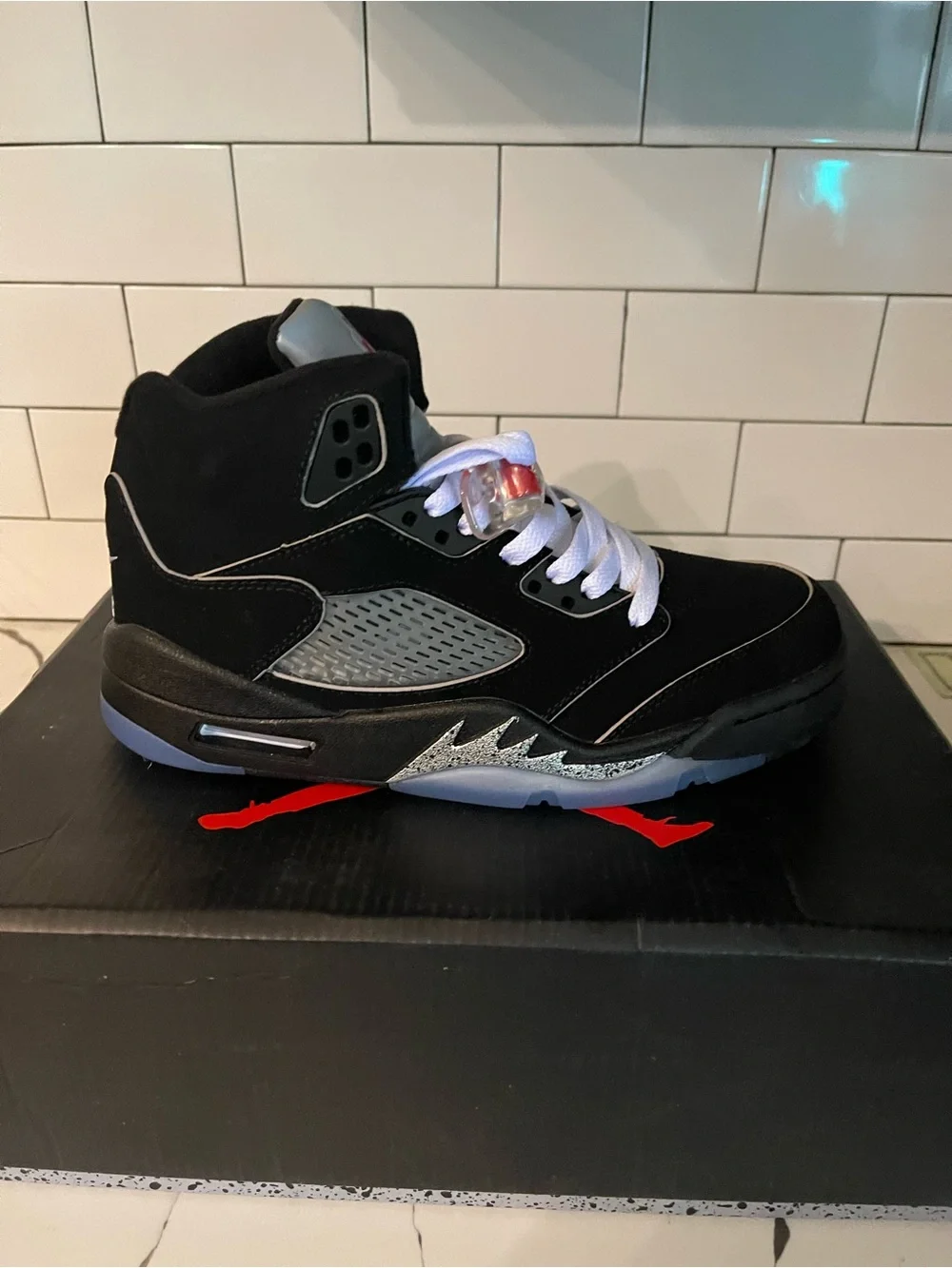 Men’s Retro 5 Metallic Size 6.